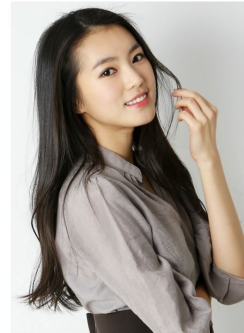 Min-Hee Shin Sexy and Hottest Photos , Latest Pics