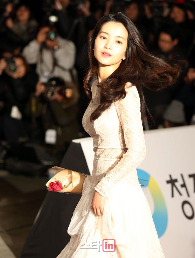 Kim Tae-ri Sexy and Hottest Photos , Latest Pics