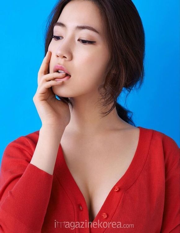Hwa-young Ryu Sexy and Hottest Photos , Latest Pics