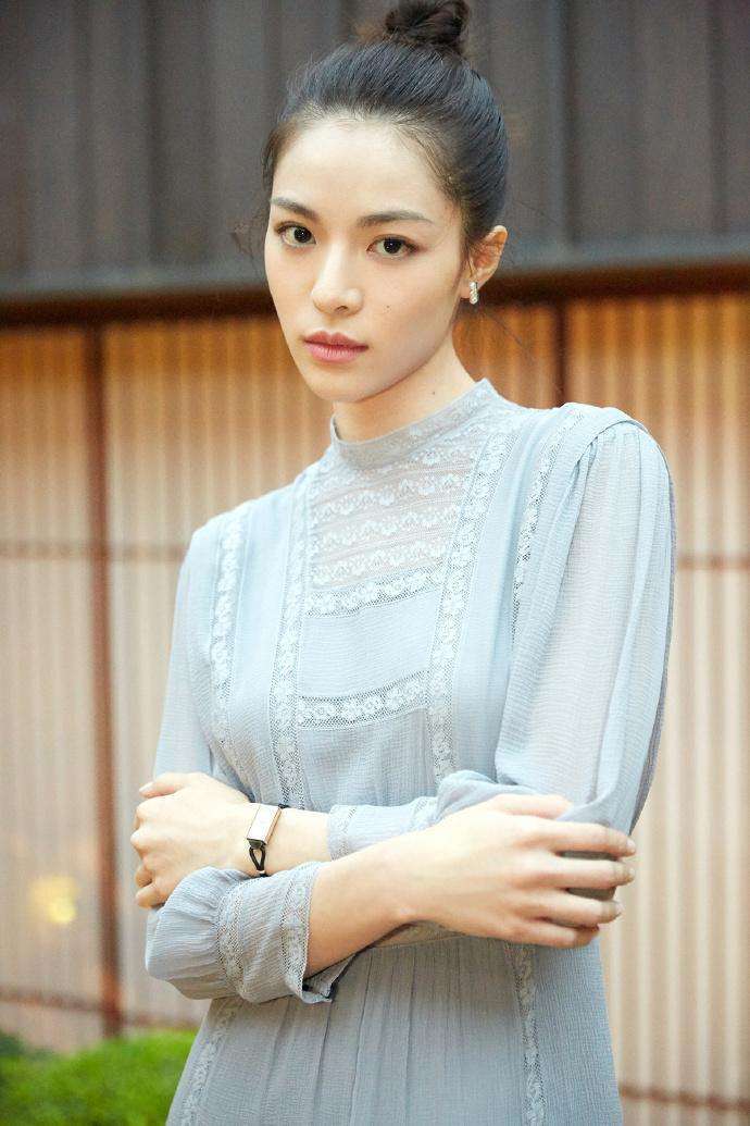 Elane Zhong Sexy and Hottest Photos , Latest Pics
