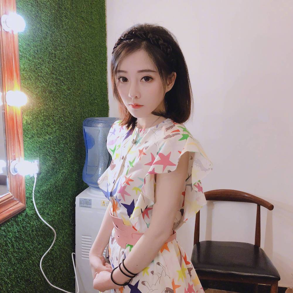 Feng Yanan Sexy and Hottest Photos , Latest Pics