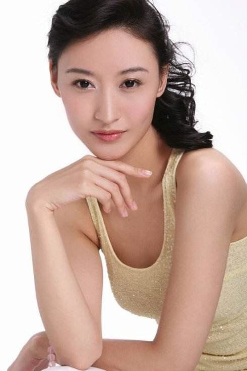 Guan Qi Sexy and Hottest Photos , Latest Pics