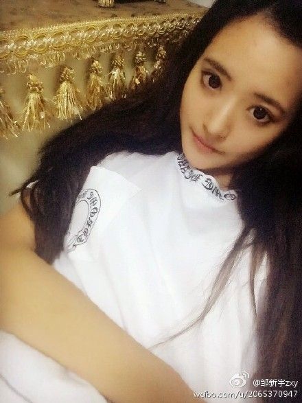 Xinyu Zou Sexy and Hottest Photos , Latest Pics