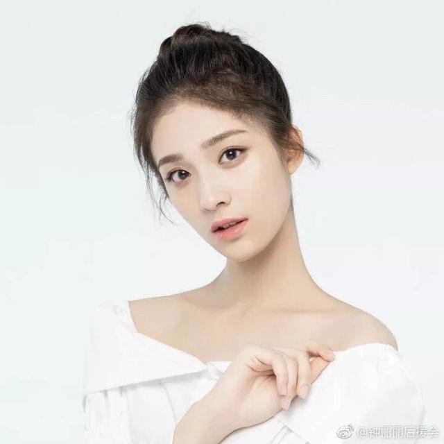 Lili Zhong Sexy and Hottest Photos , Latest Pics