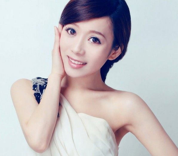 Yue Hu Sexy and Hottest Photos , Latest Pics