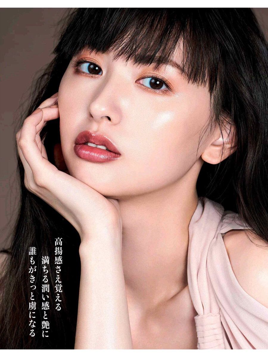Emi Suzuki Sexy and Hottest Photos , Latest Pics