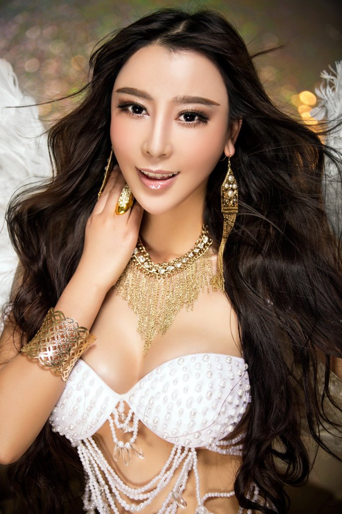 Xuanru Shi Sexy and Hottest Photos , Latest Pics