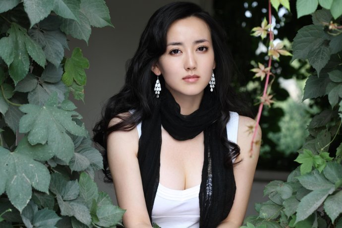 Yingyi Hu Sexy and Hottest Photos , Latest Pics