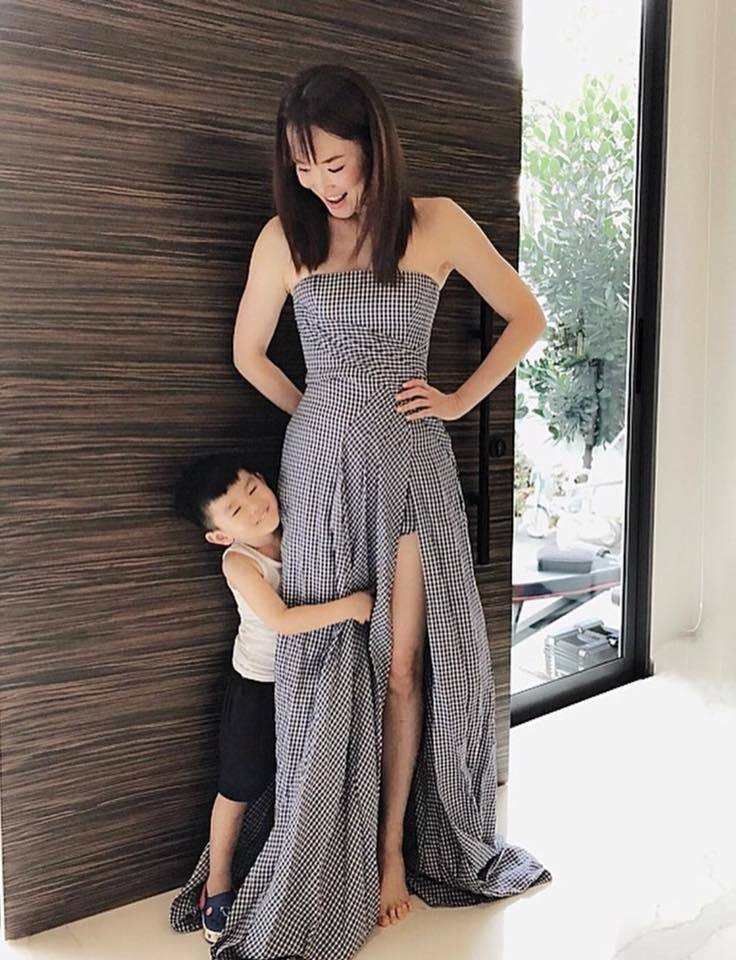 Fann Wong Sexy and Hottest Photos , Latest Pics