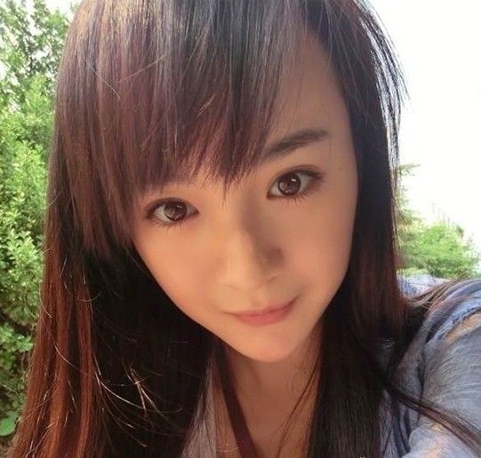 Yiyi Li Sexy and Hottest Photos , Latest Pics