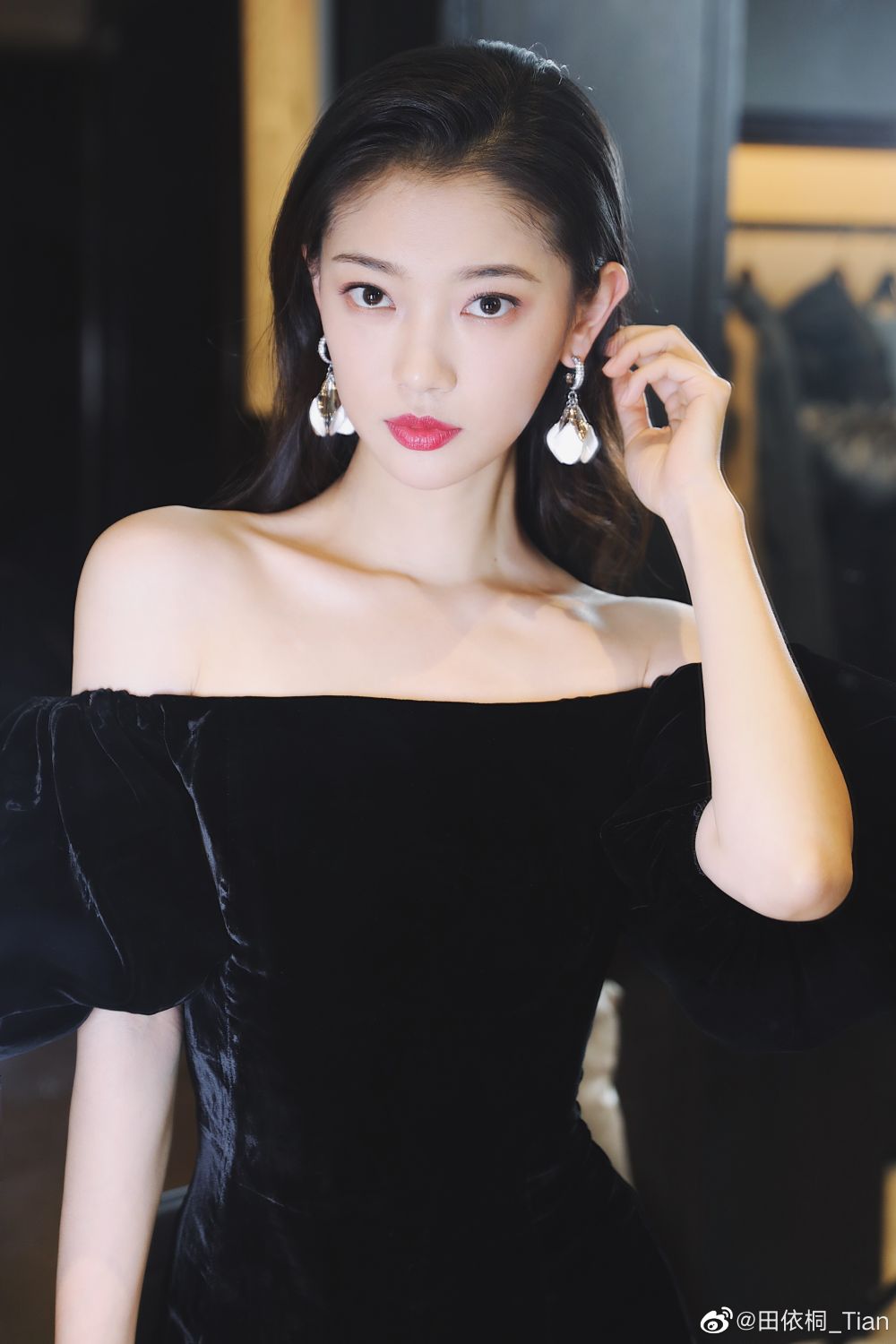 Tian Yi Tong Sexy and Hottest Photos , Latest Pics