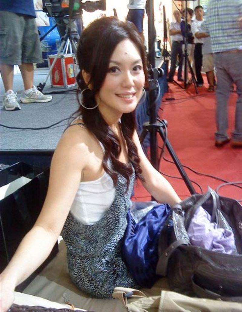 Phyllis Quek Sexy and Hottest Photos , Latest Pics