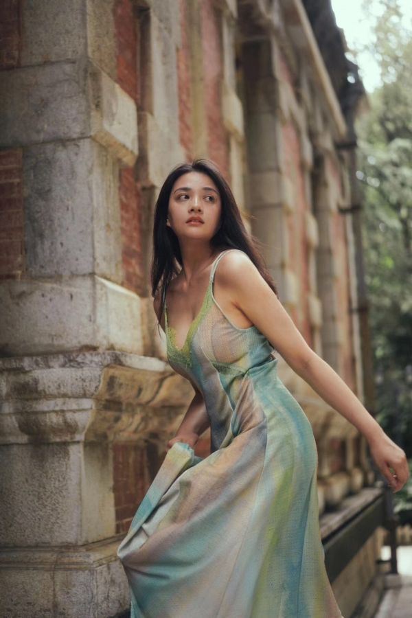 Wenjing Qin Sexy and Hottest Photos , Latest Pics