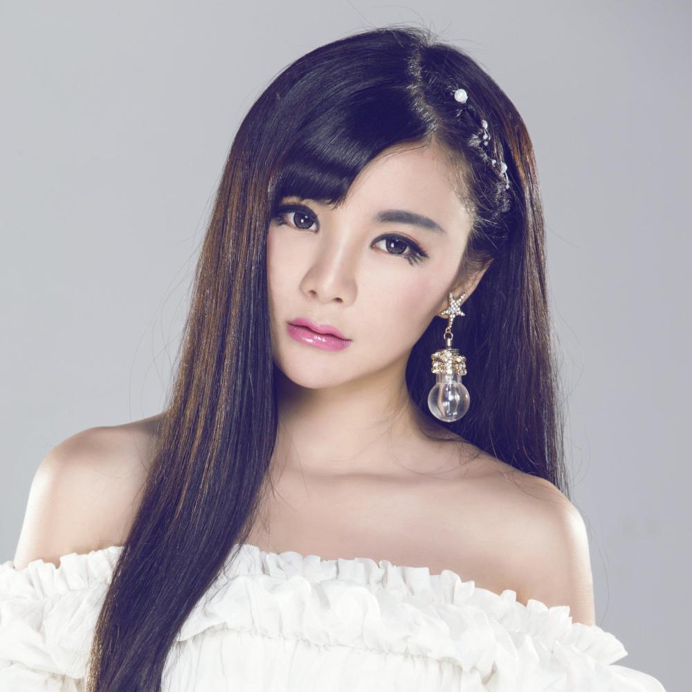 Sunny Xie Sexy and Hottest Photos , Latest Pics
