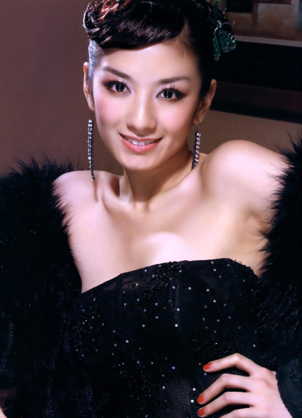 Yi Huang Sexy and Hottest Photos , Latest Pics