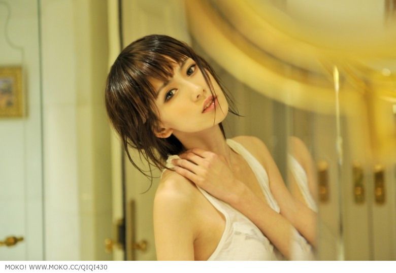Qiuzi Wang Sexy and Hottest Photos , Latest Pics