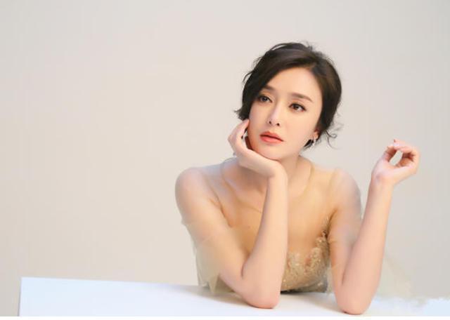 Lan Qin Sexy and Hottest Photos , Latest Pics