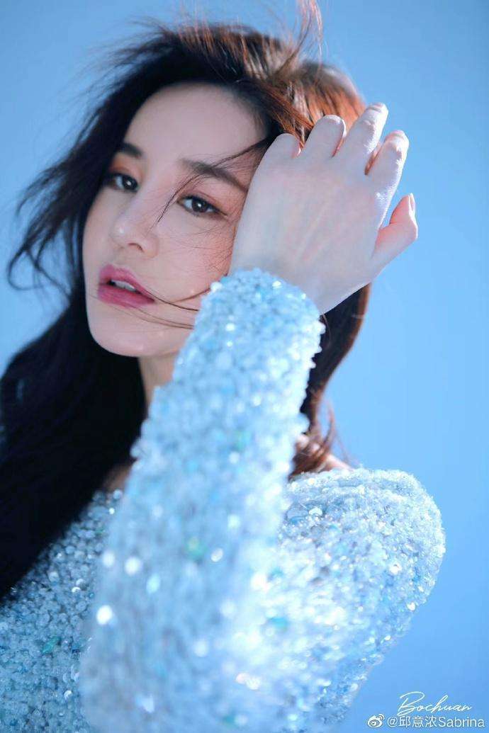 Sabrina Qiu Sexy and Hottest Photos , Latest Pics