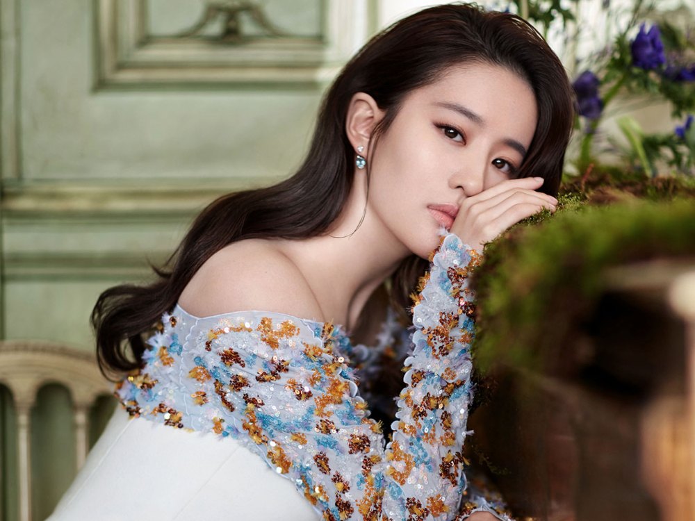 Liu Yifei Sexy and Hottest Photos , Latest Pics