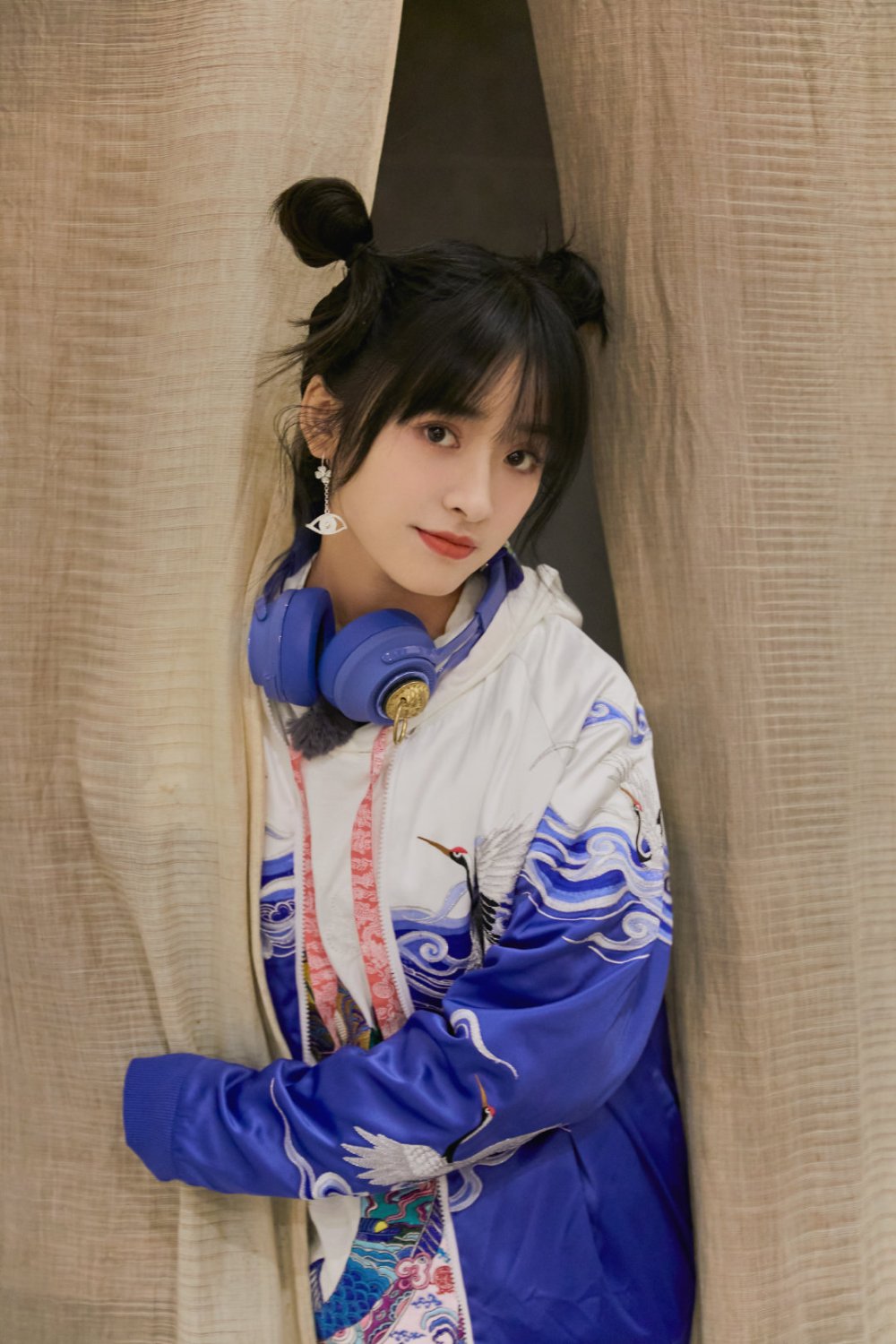 Shen Yue Sexy and Hottest Photos , Latest Pics