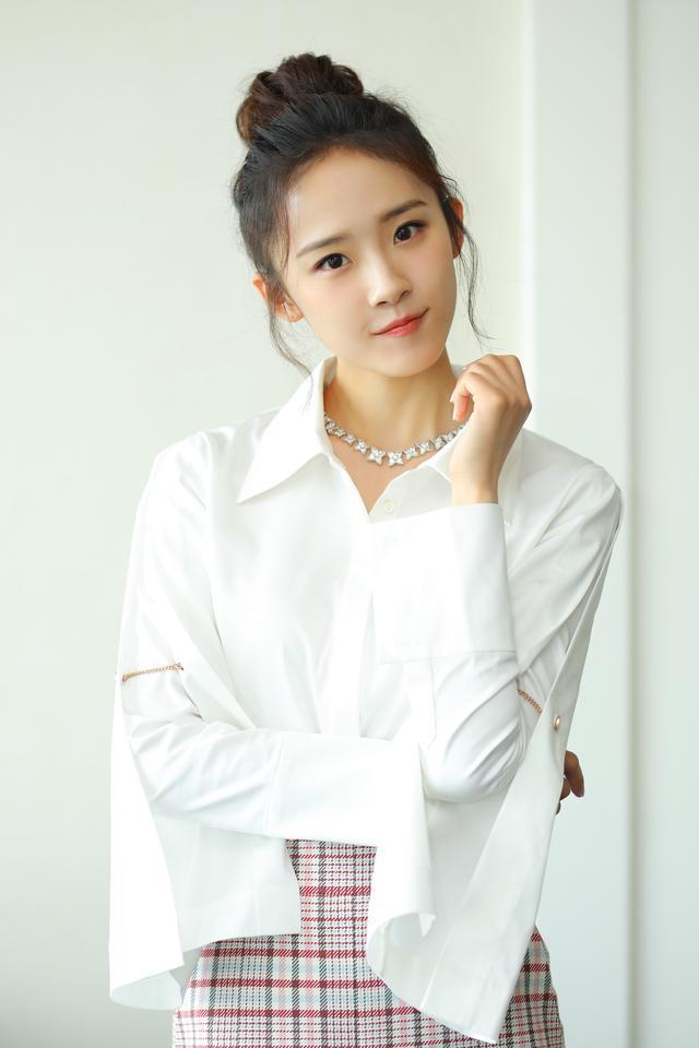 Yangyang Lu Sexy and Hottest Photos , Latest Pics