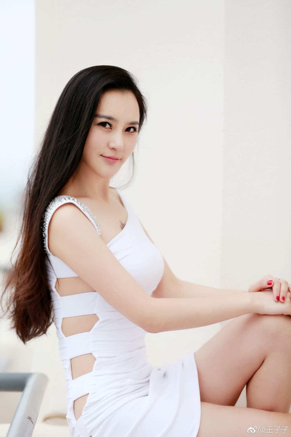 Zizi Wang Sexy and Hottest Photos , Latest Pics