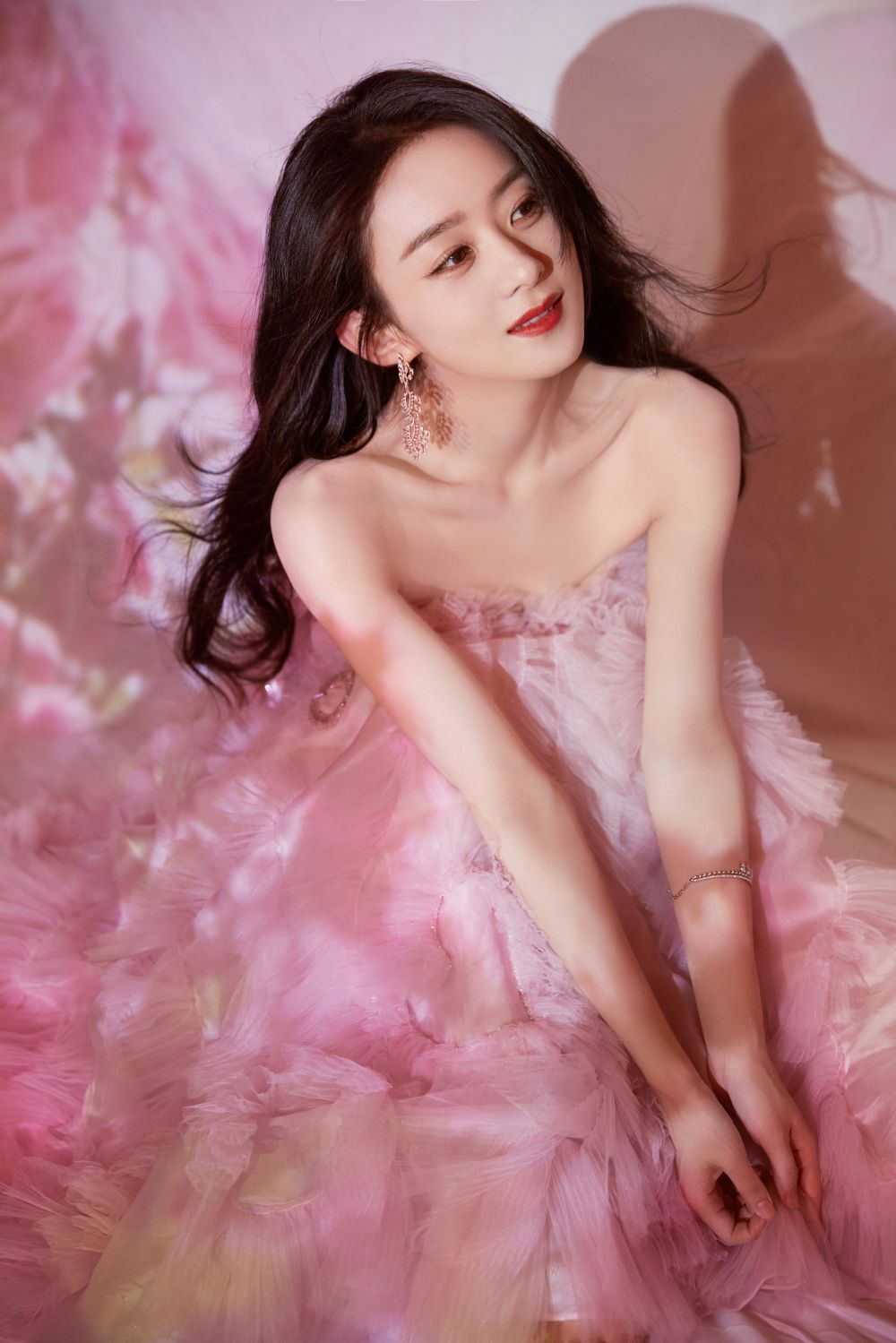 Zanilia Zhao Sexy and Hottest Photos , Latest Pics