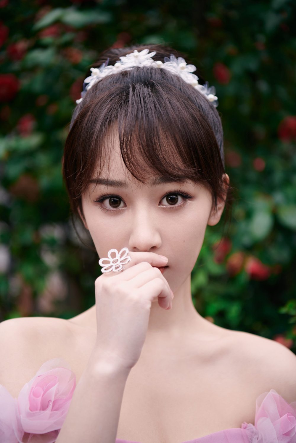 Zi Yang Sexy and Hottest Photos , Latest Pics