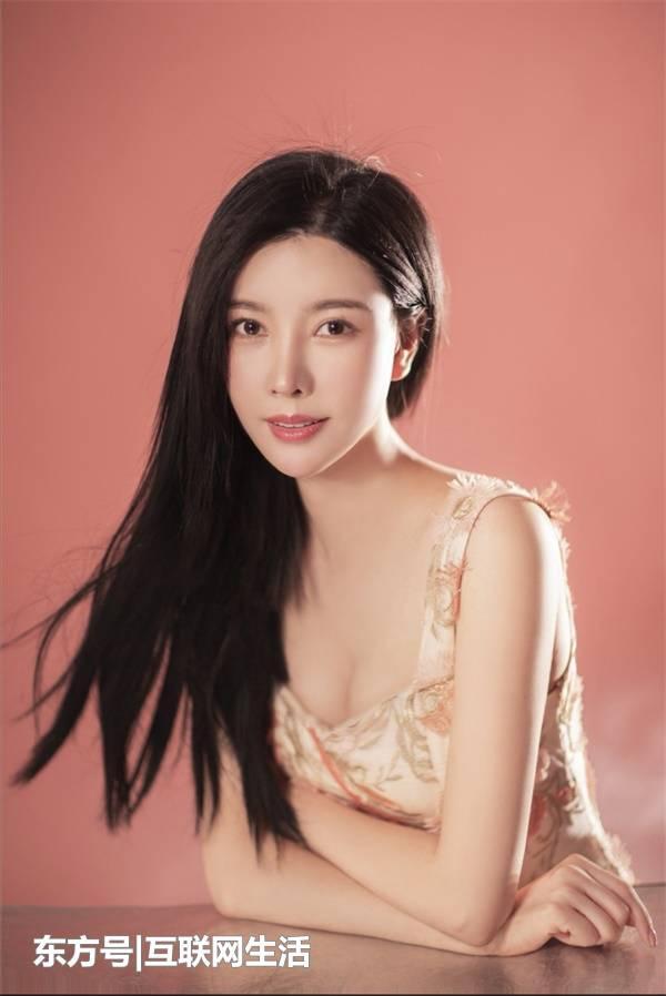 Yitong Liu Sexy and Hottest Photos , Latest Pics