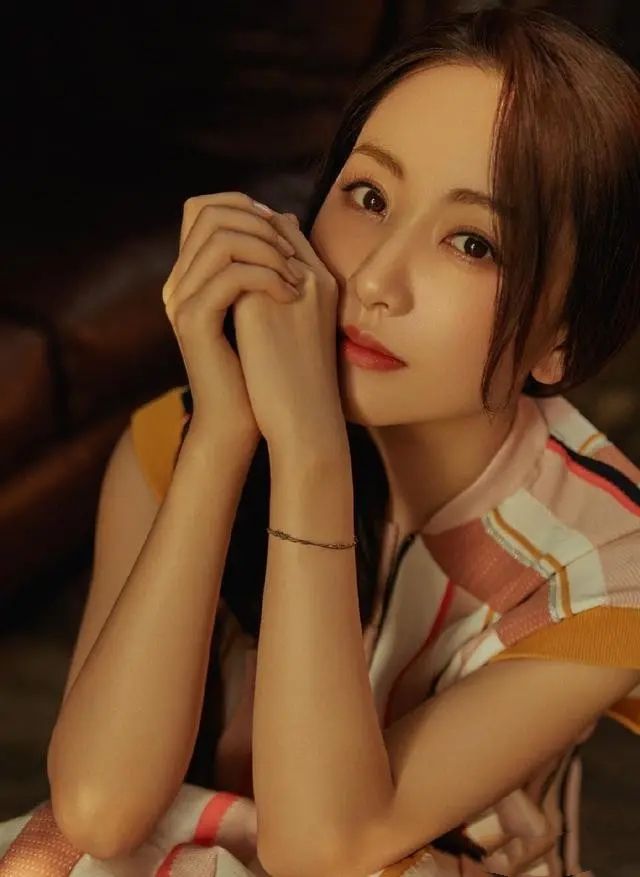Rong Yang Sexy and Hottest Photos , Latest Pics