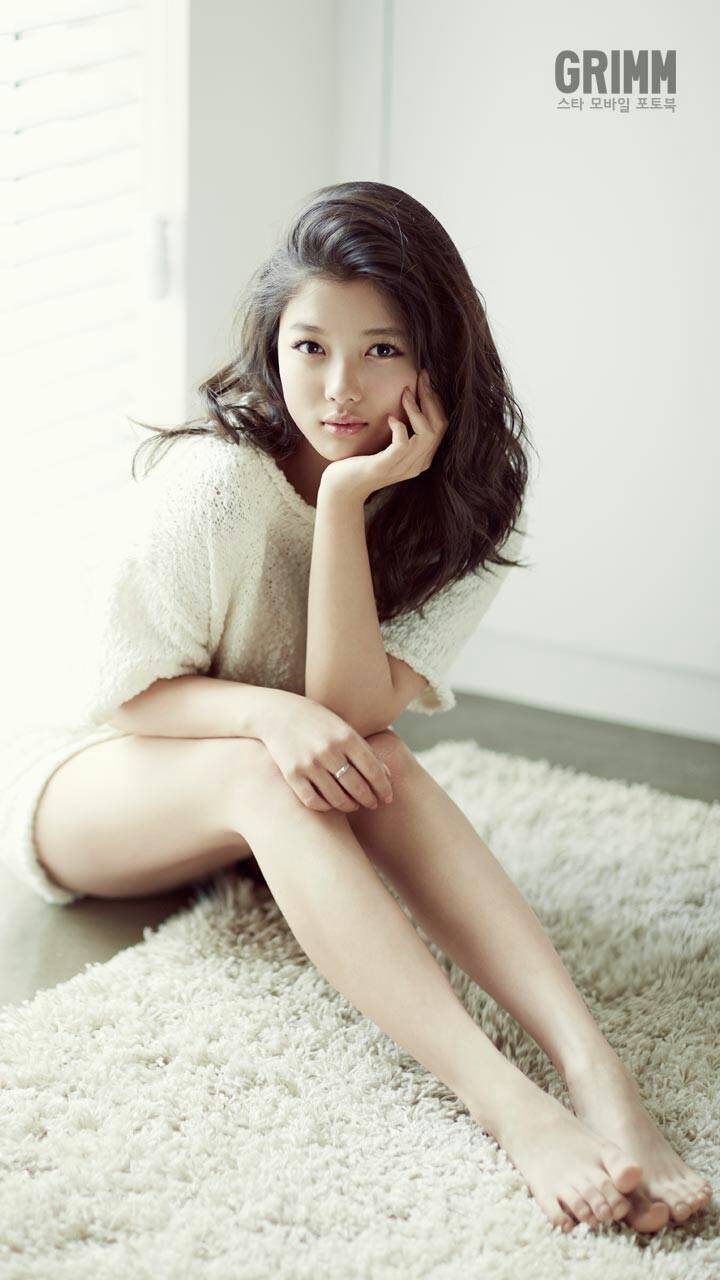 Kim Yoo-jeong Sexy and Hottest Photos , Latest Pics
