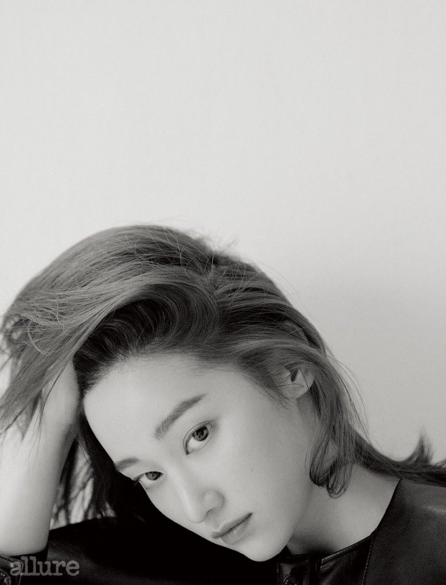 Jeon Jong-seo Sexy and Hottest Photos , Latest Pics