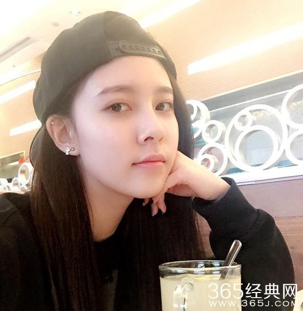 Yanfei Song Sexy and Hottest Photos , Latest Pics