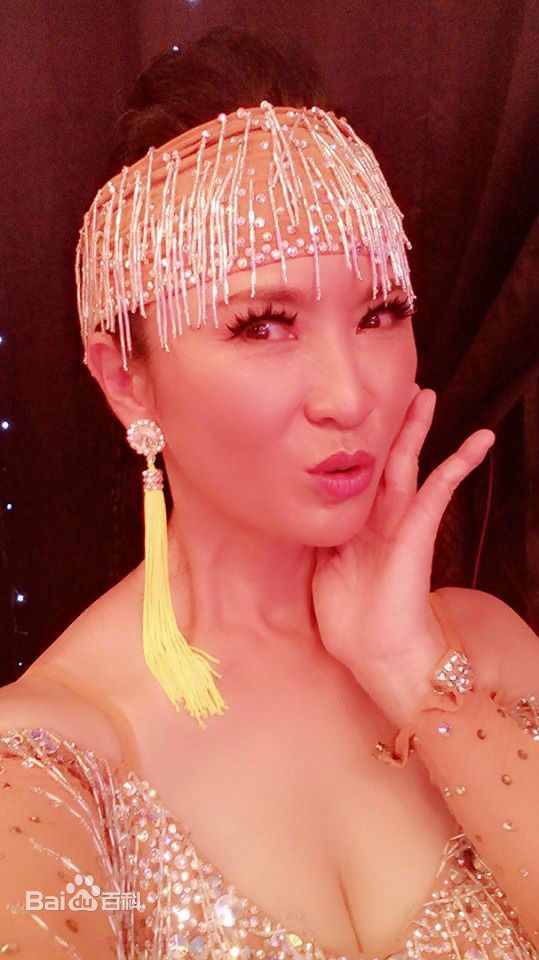 Sien Cheung Sexy and Hottest Photos , Latest Pics