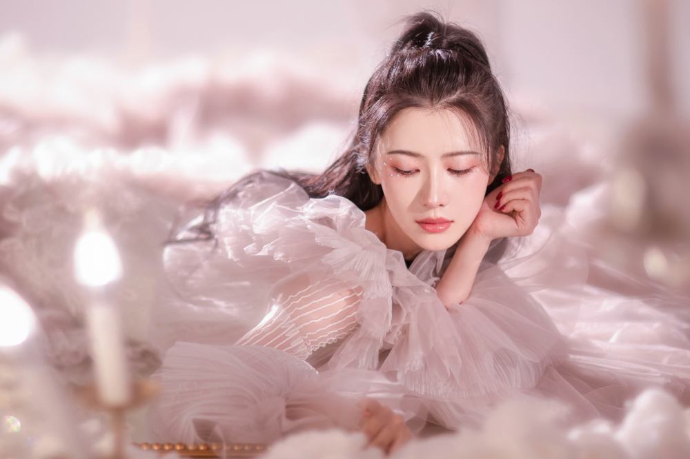 Yizhen Li Sexy and Hottest Photos , Latest Pics