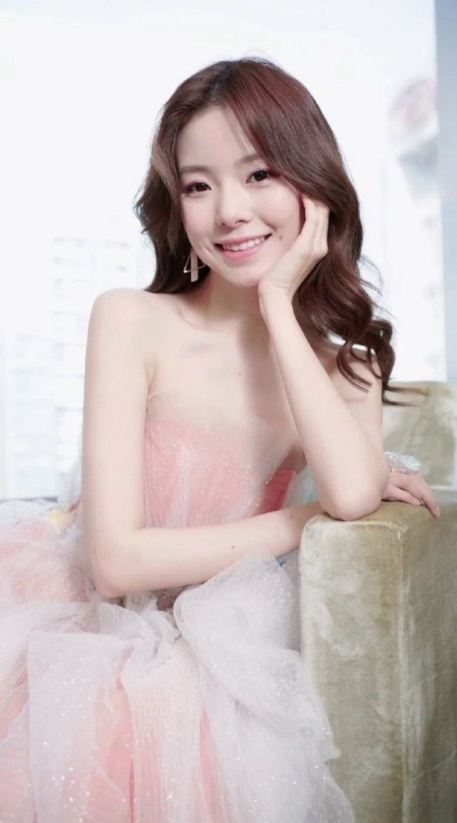 Zhuoxuan Chen Sexy and Hottest Photos , Latest Pics