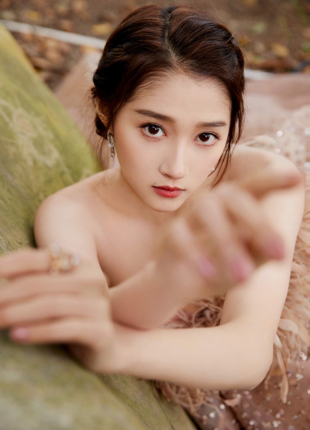 Xiaotong Guan Sexy and Hottest Photos , Latest Pics