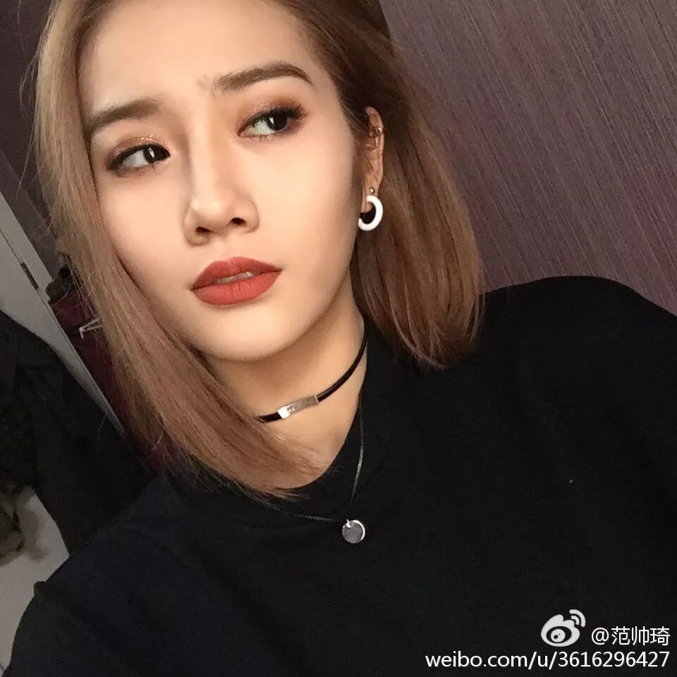 Shuaiqi Fan Sexy and Hottest Photos , Latest Pics