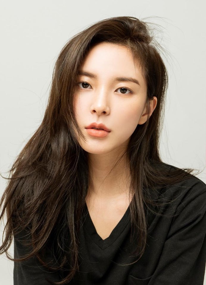 Su-Hyun Shin Sexy and Hottest Photos , Latest Pics