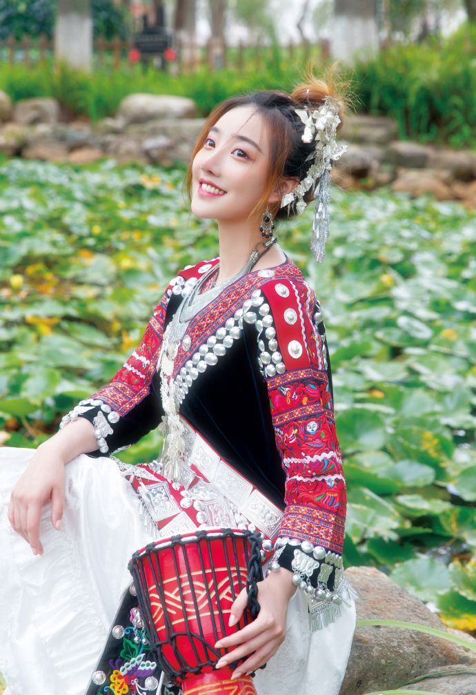 Xinyi Bai Sexy and Hottest Photos , Latest Pics
