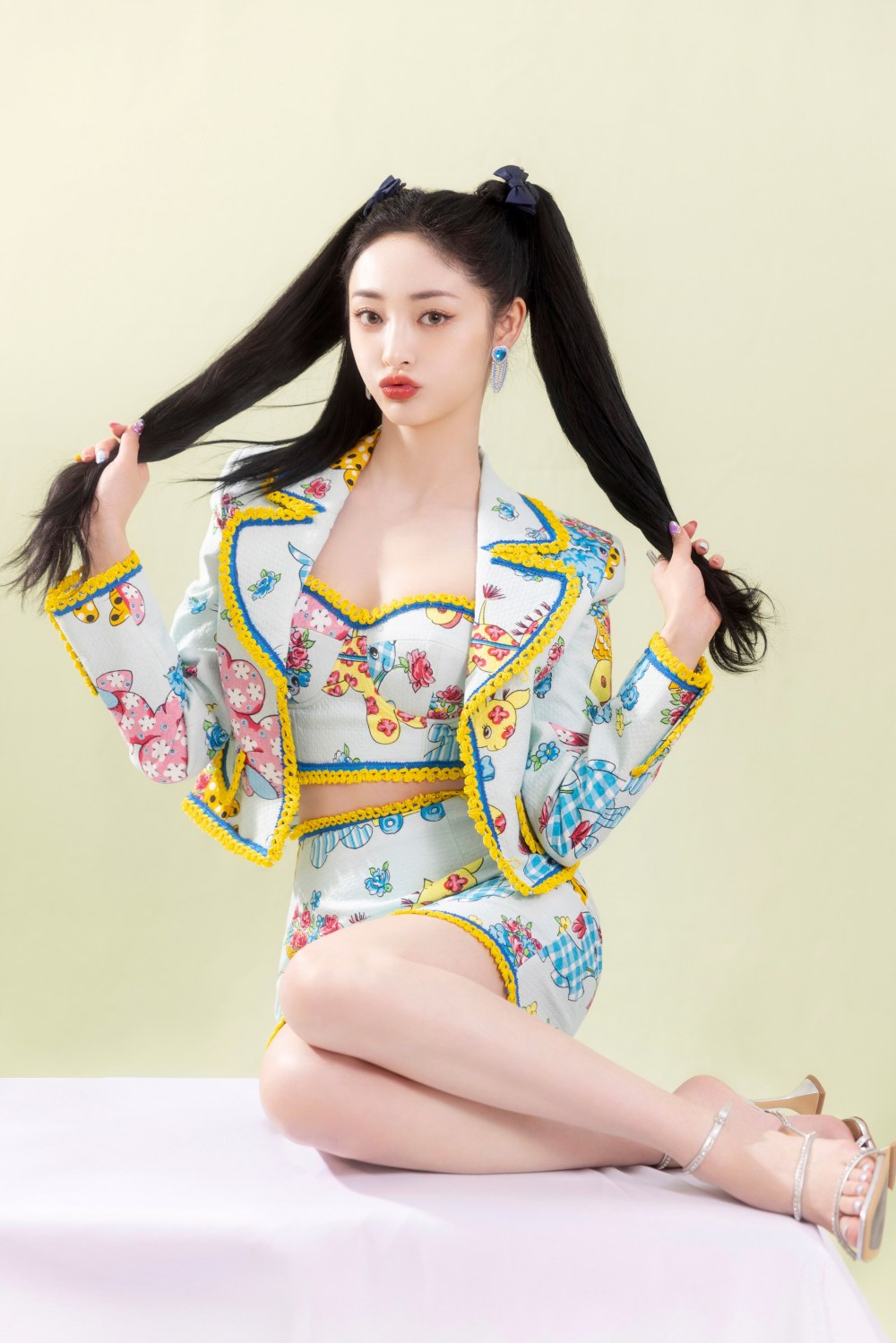 Jieqiong Zhou Sexy and Hottest Photos , Latest Pics