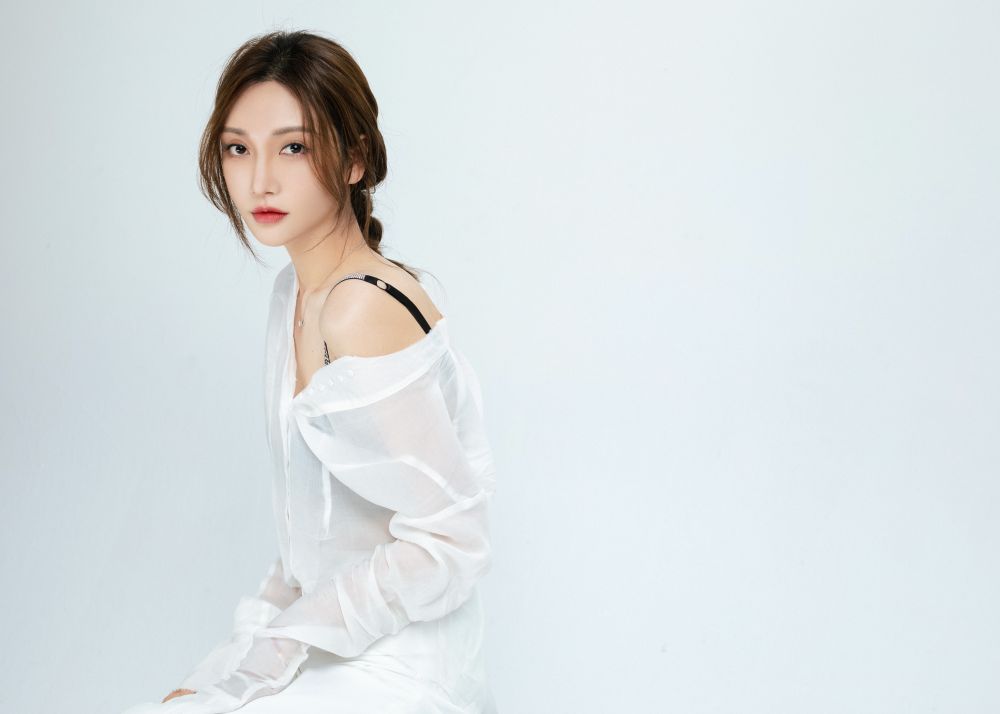 Yihan Kang Sexy and Hottest Photos , Latest Pics