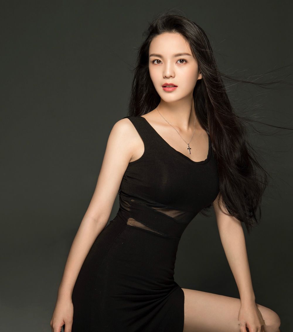 Tianying Peng Sexy and Hottest Photos , Latest Pics