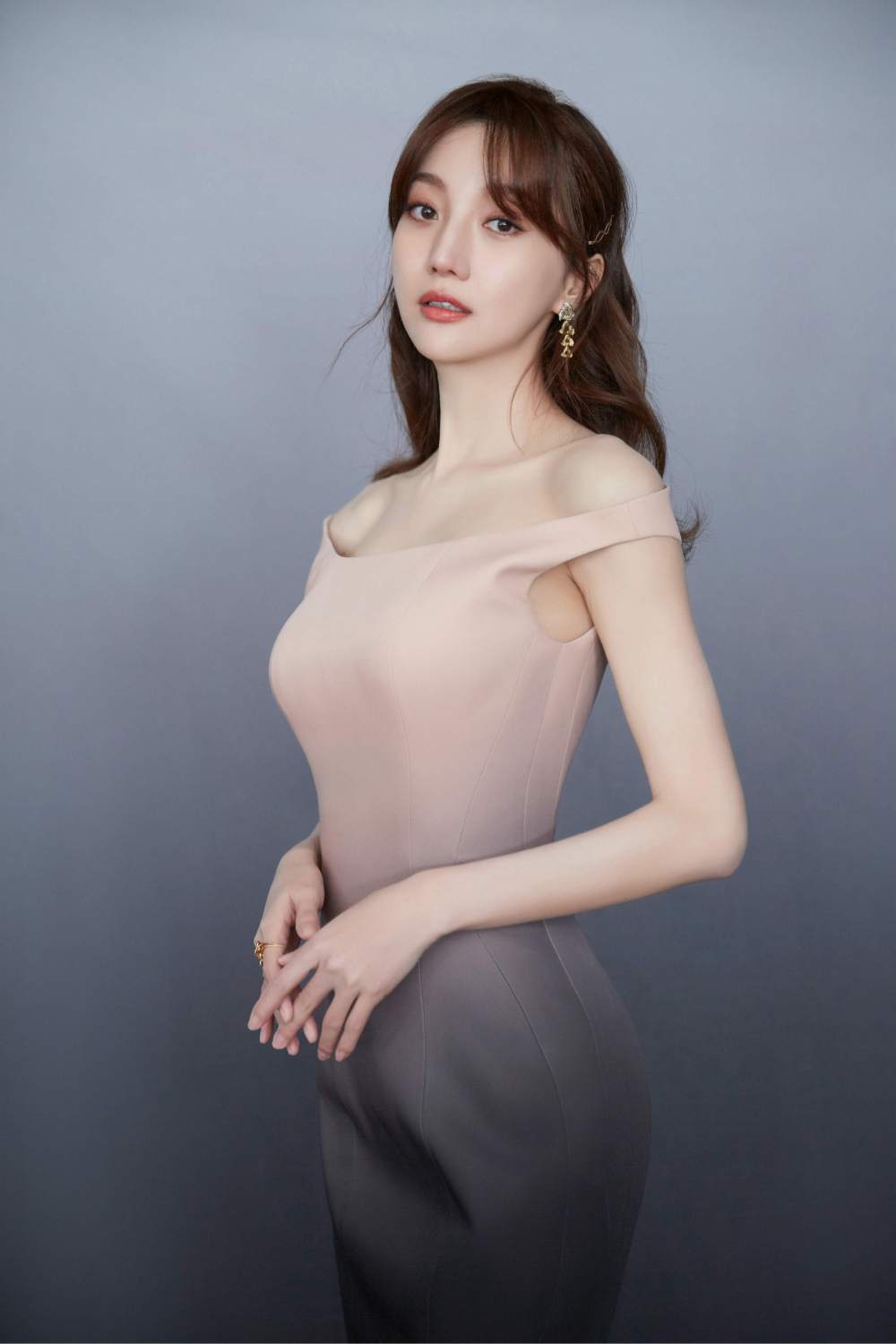 Yawen Zheng Sexy and Hottest Photos , Latest Pics