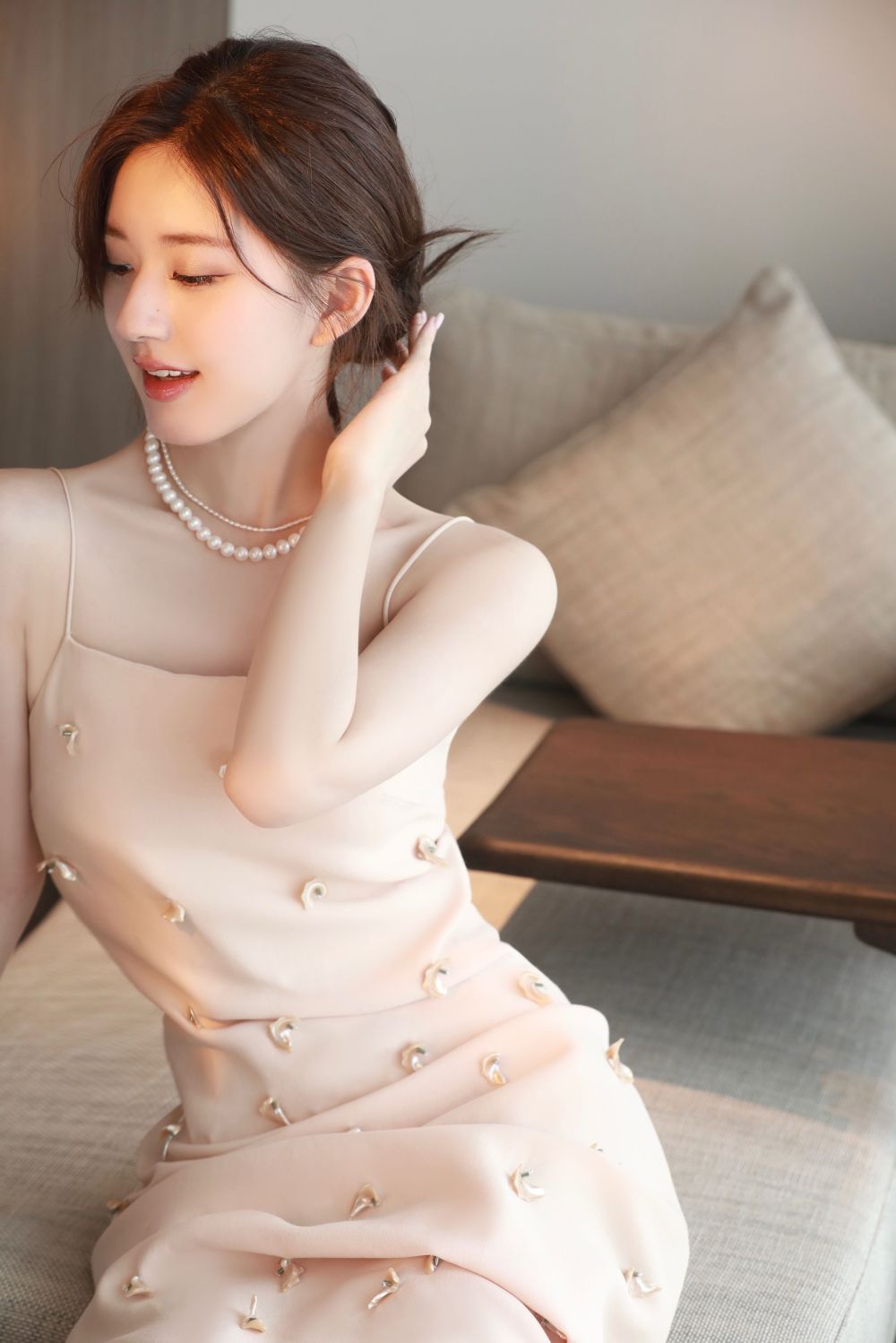Zhao Lusi Sexy and Hottest Photos , Latest Pics