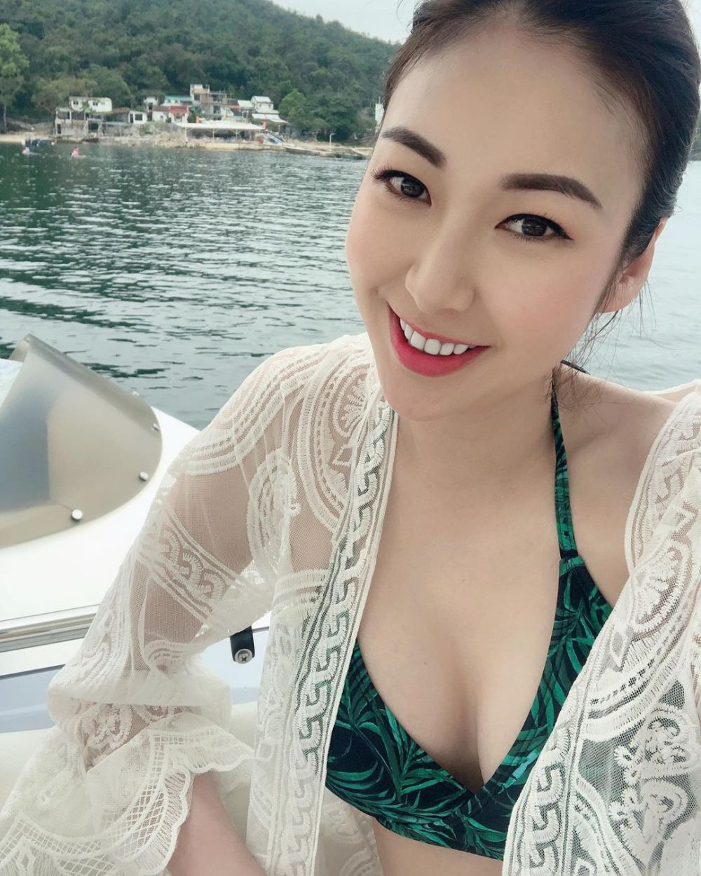 Jacqueline Chong Sexy and Hottest Photos , Latest Pics