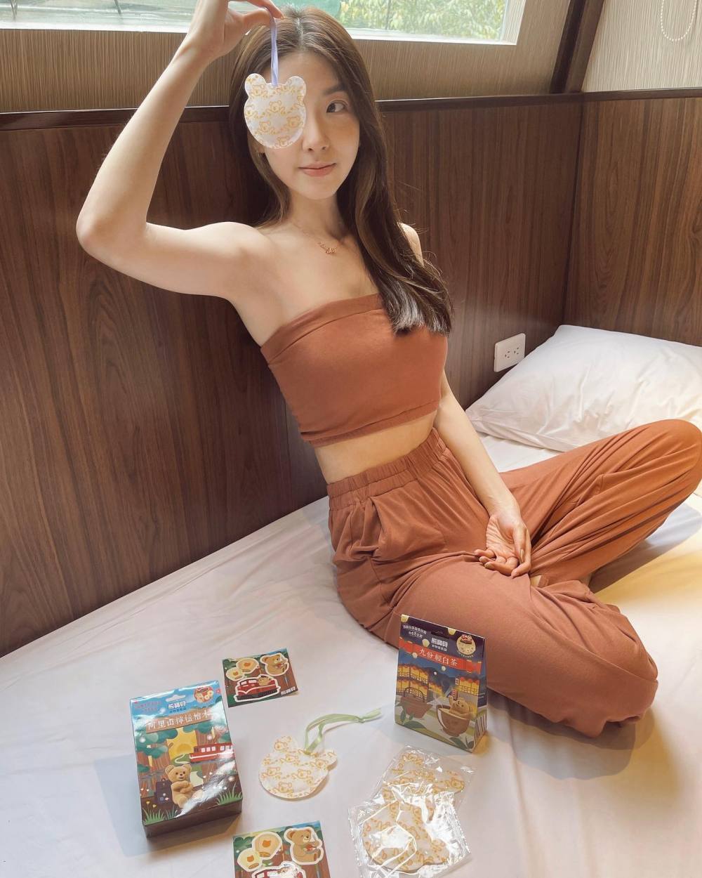 Zoe Hu Sexy and Hottest Photos , Latest Pics