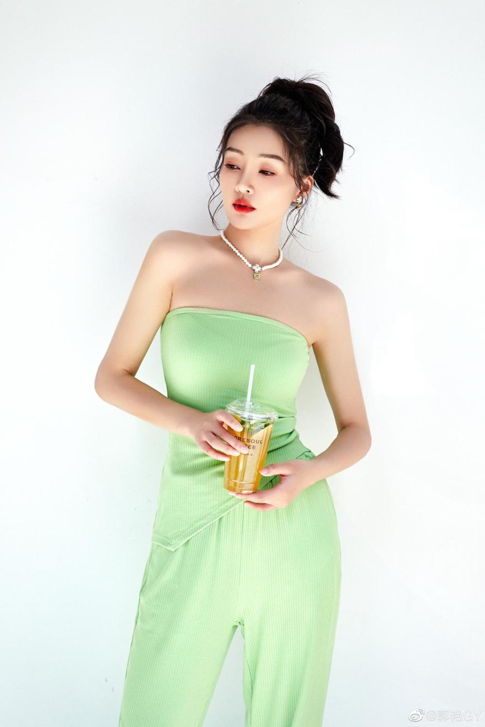 Yan Guo Sexy and Hottest Photos , Latest Pics