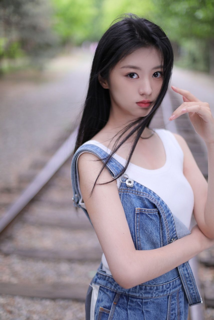 Yilin Hao Sexy and Hottest Photos , Latest Pics