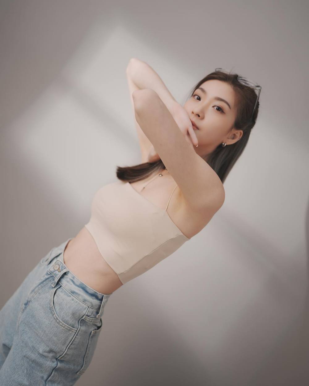 Zoe Hu Sexy and Hottest Photos , Latest Pics